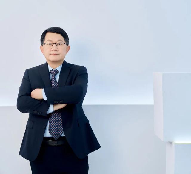 他, 发现了月球的颠覆性秘密