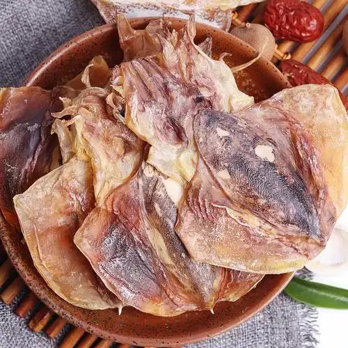 养生食疗杂谈昨天说了这个乌贼骨，墨鱼骨的妙用，其实这个墨鱼肉、墨鱼干也是很好
