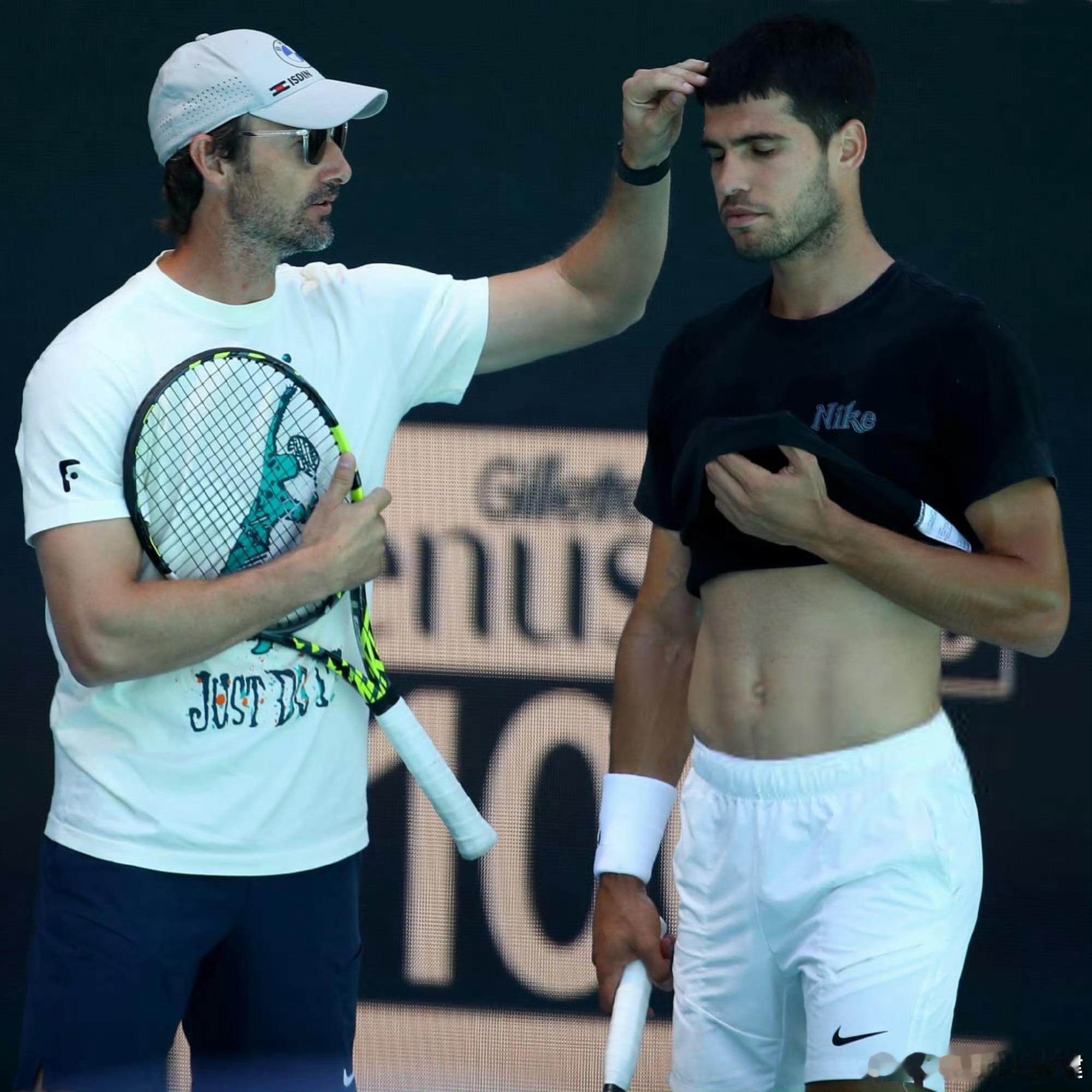 费雷罗说，并没有完全关闭与阿卡重归于好的大门。他表示自己与阿尔卡拉斯之间没有任何