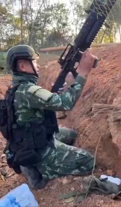 泰国皇家陆军士兵拍摄的视频显示，在今天（2025年12月8日）泰柬边境的进攻行动