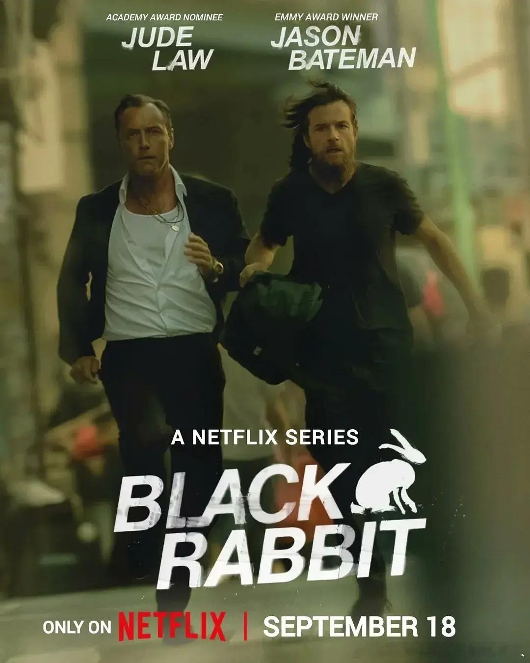今日新剧上线裘德洛、杰森贝特曼主演的惊悚犯罪剧黑兔今日上线Netflix，
