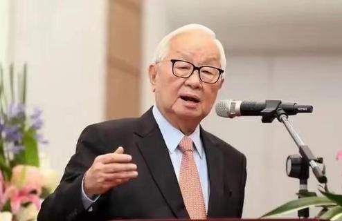台积电领军人物张忠谋近日发表惊人言论：“我自视为美国人，若美国决定动手，台积电掌