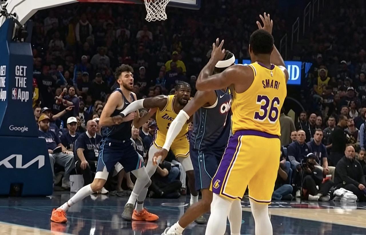 雷霆真是全队受保护啊，简直就是NBA的国宝，根本碰不得。这可是季后赛啊，湖人随