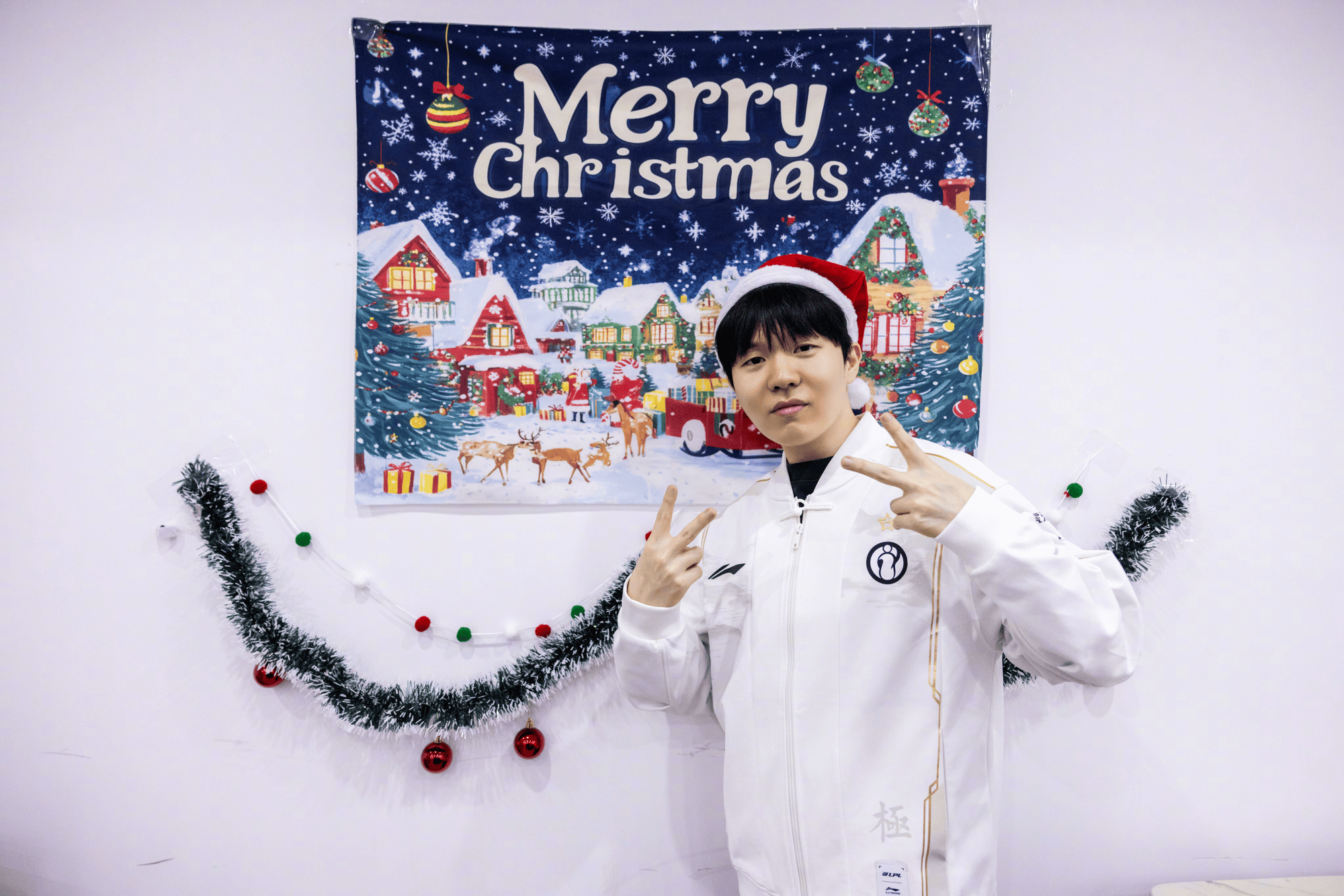 IG发布选手日常返图: 圣诞节我只想要你们~