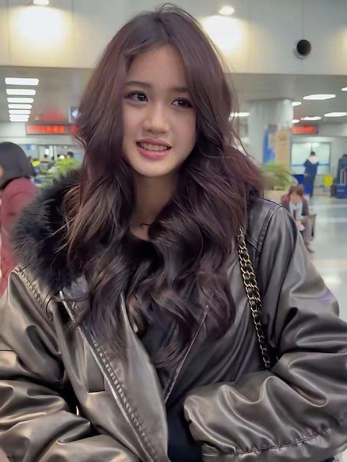 钟丽缇的二女儿，张思捷，完美遗传妈妈的巅峰颜值，真是无限循环的美貌，太绝了…​