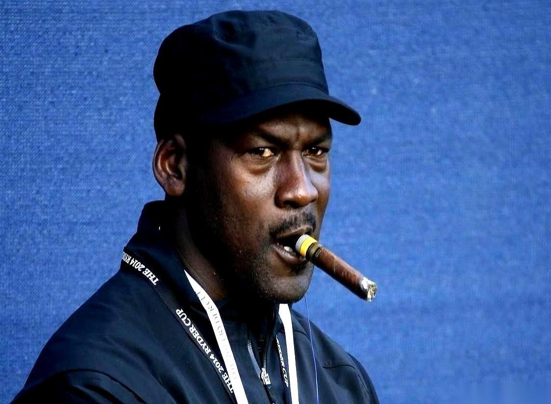 别再扯乔丹一年从耐克分3.6亿的老段子了，那数早就过期了。福布斯最新数据刚爆出