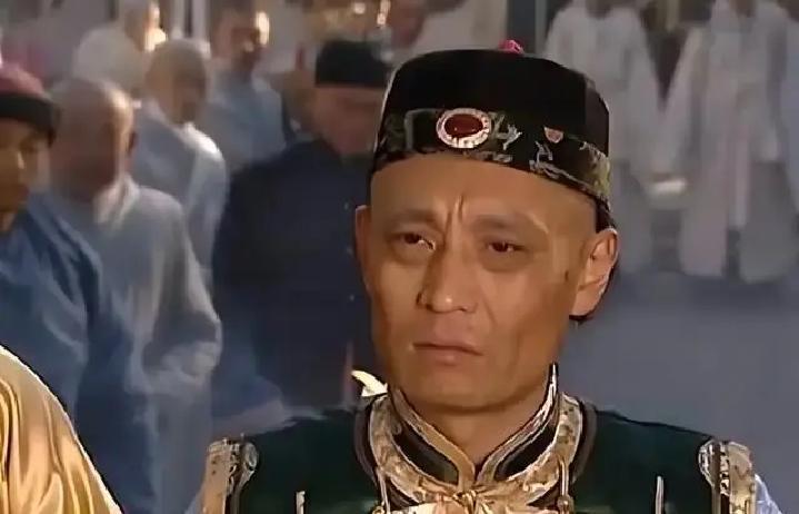 1730年，雍正将三哥胤祉全家囚禁，胤祉大发牢骚说：“我有什么罪？不就是在怡亲王的丧礼上来晚了而已，