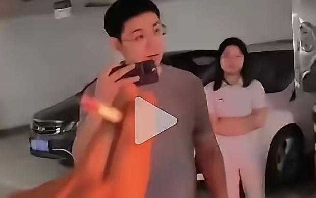 雷雨丰，30岁，中级政工师，因长沙"车位事件"被网友扒出一系列信息，他本人学历、
