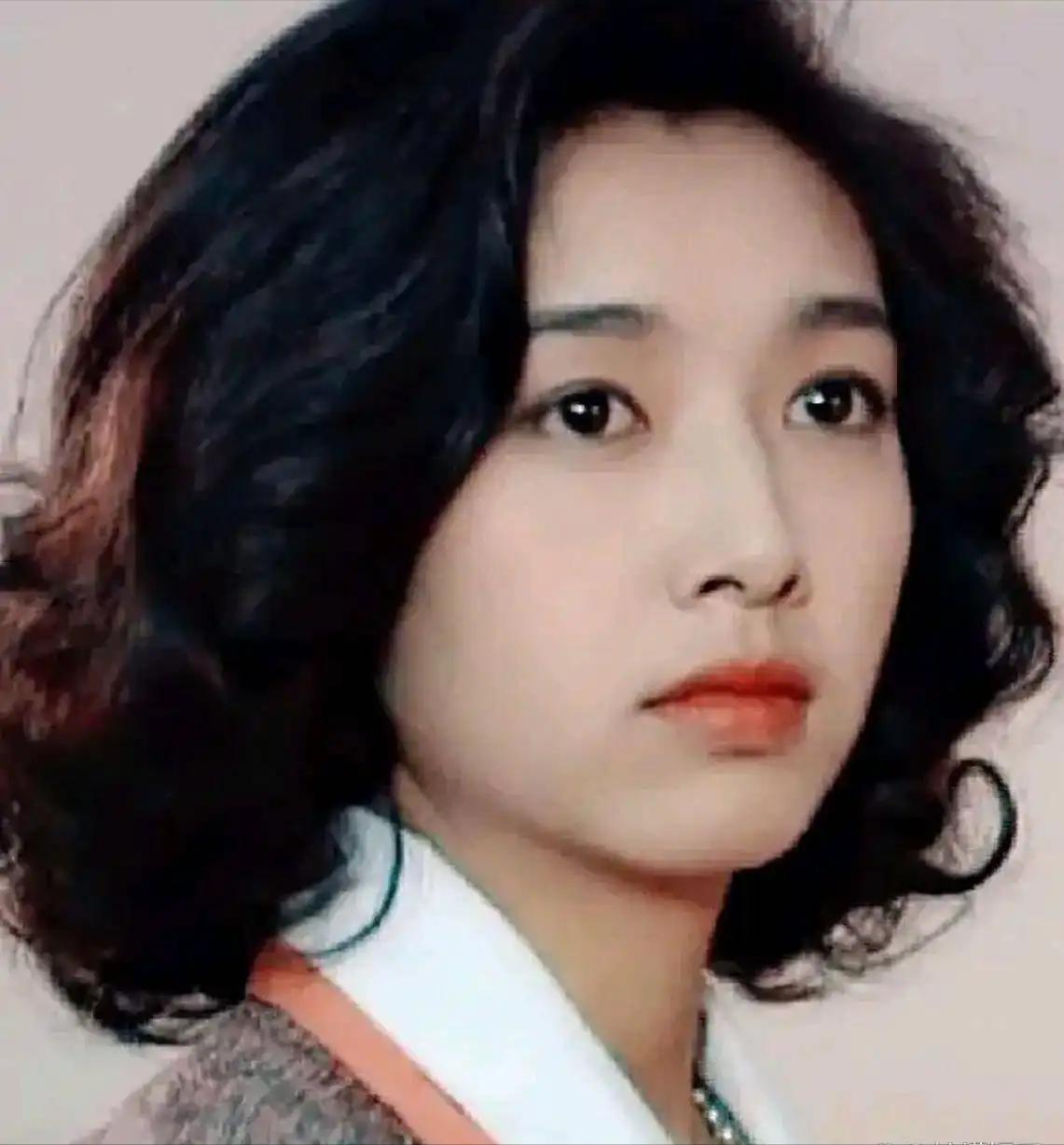 江珊身家过亿，却嫁给了28岁还在开货车的田小洁。谁能想到，这个住北京豪宅的女