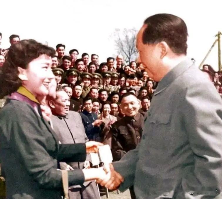 教育、文化系统需要一次文化革命，揪岀隐身其中的“公知”及美西方反动势力代言人。肃