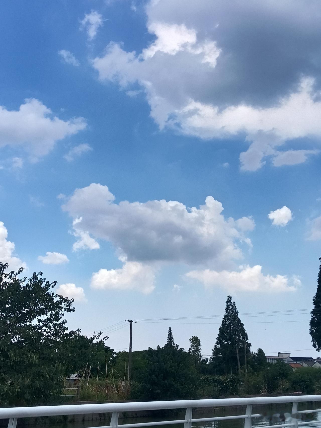 宁波周边的山地，从地理学定义上属于丘陵。但绝不能因为它海拔不高，就忽视了潜藏的危