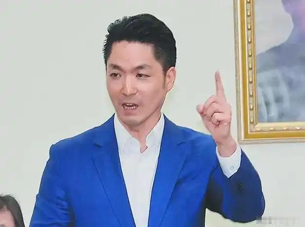 就在刚刚，台北市长蒋万安发表声明，8月6日，岛内“毒油”事件持续发酵。针