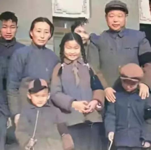 1961年3月16日，开国大将陈赓在上海丁香花园去世，年仅58岁。正在广州主持会