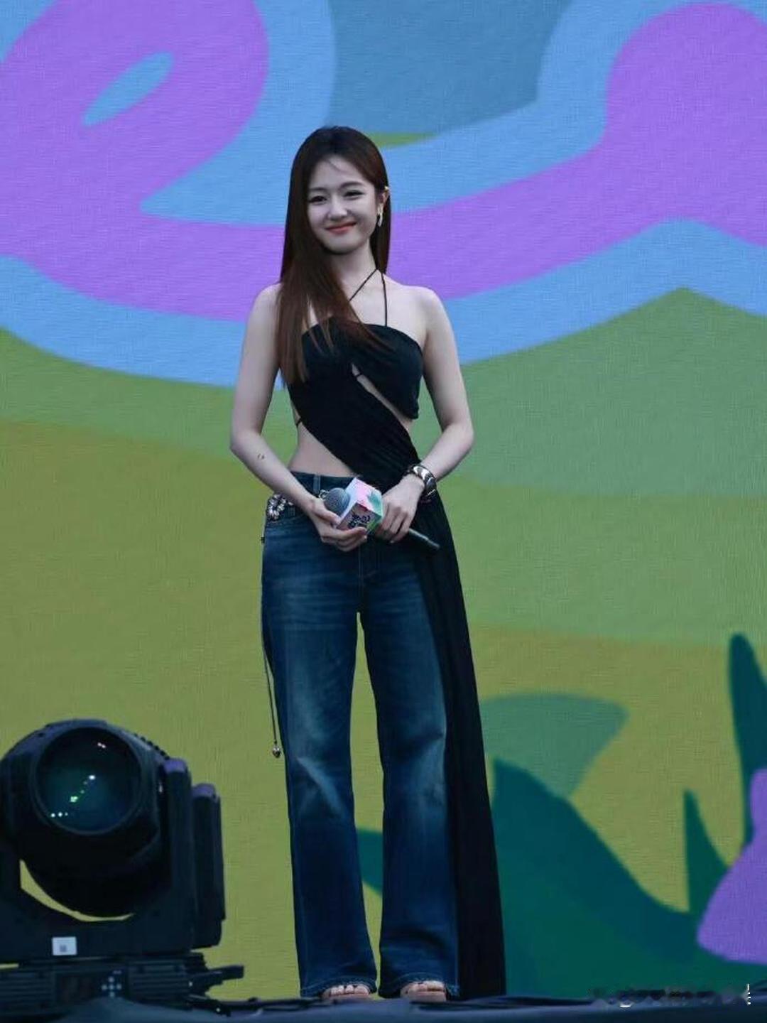 李兰迪最近有照过镜子吗？真的美到我了