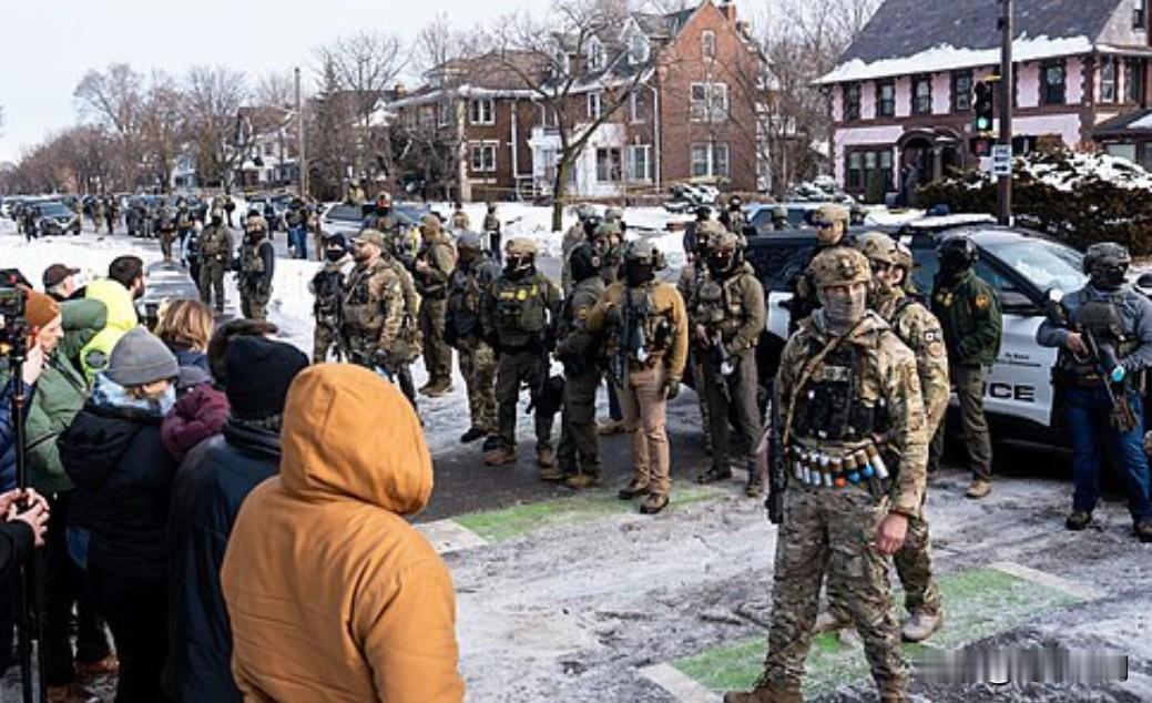 金融时报：蒙面的ICE和摇摇欲坠的美国在古德被杀后，副总统万斯宣称，移民与海关