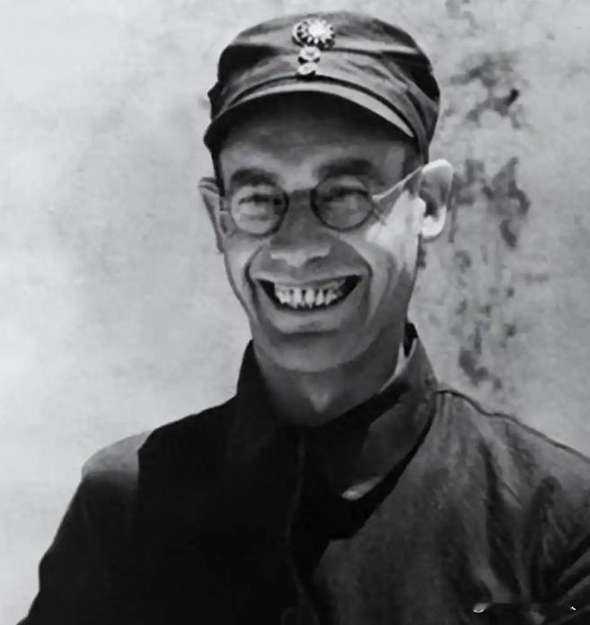 1937年，李德以不适应延安生活为由欲返苏联，毛主席劝他：“苏联正搞大清洗，此