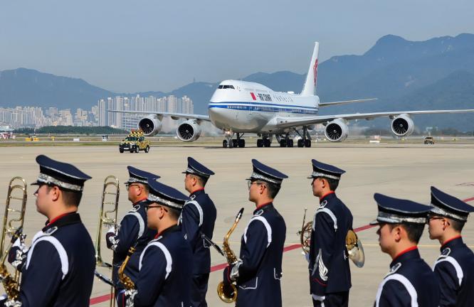 超高规格接待中国!当地时间10月30日上午,中国方面如期抵达韩国,在现场受到