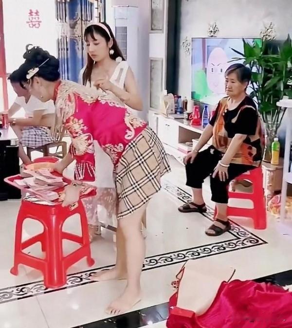 亲情可贵，尊严不能被侵犯！广州婚礼新娘为护父当场退婚2022年广州一场婚礼，