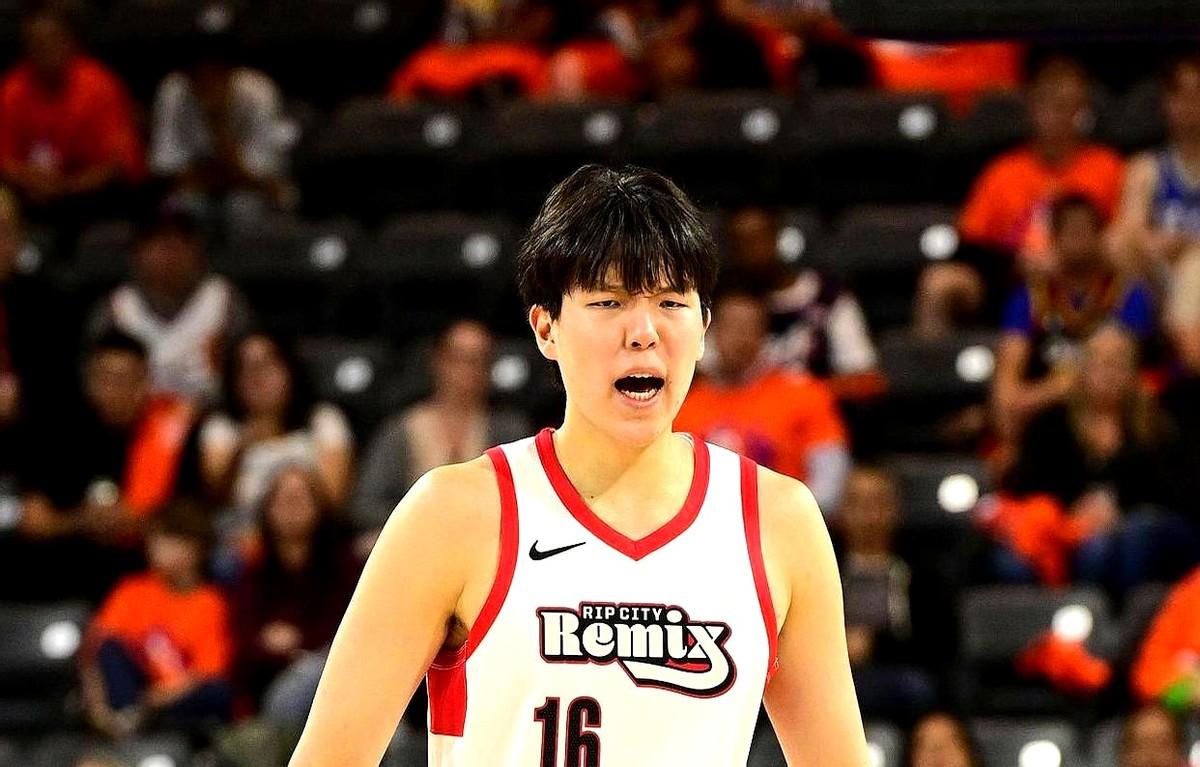 “亚洲第一中锋”这顶帽子，谁戴谁被嘲，直到杨瀚森把21分9篮板3助攻3盖帽甩在G