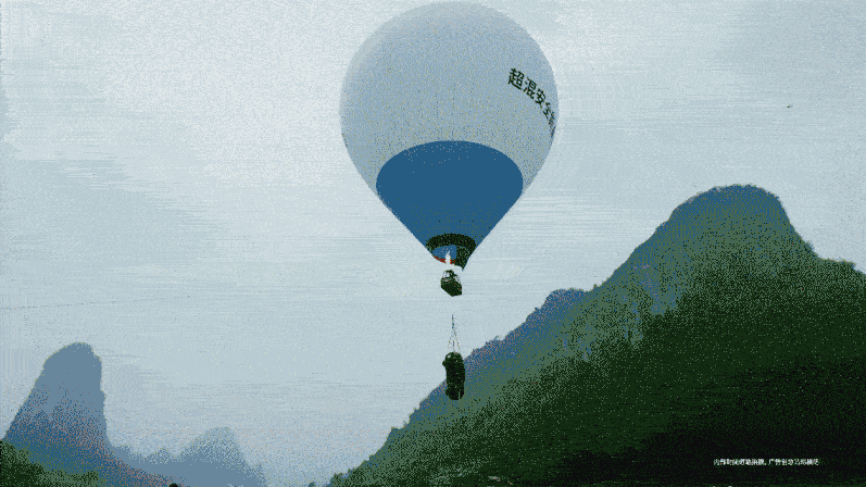 沃尔沃XC70被热气球带上35米高空现在的汽车安全测试真的太卷了，沃尔沃直接用