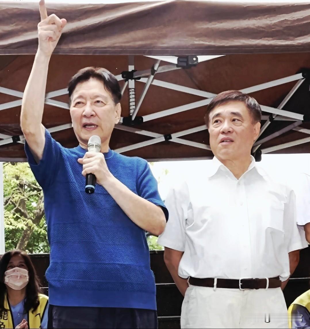 赵少康这样搞下去，郝龙斌彻底完蛋了。我们大家看热闹的同时，都应该对赵少康经常喧