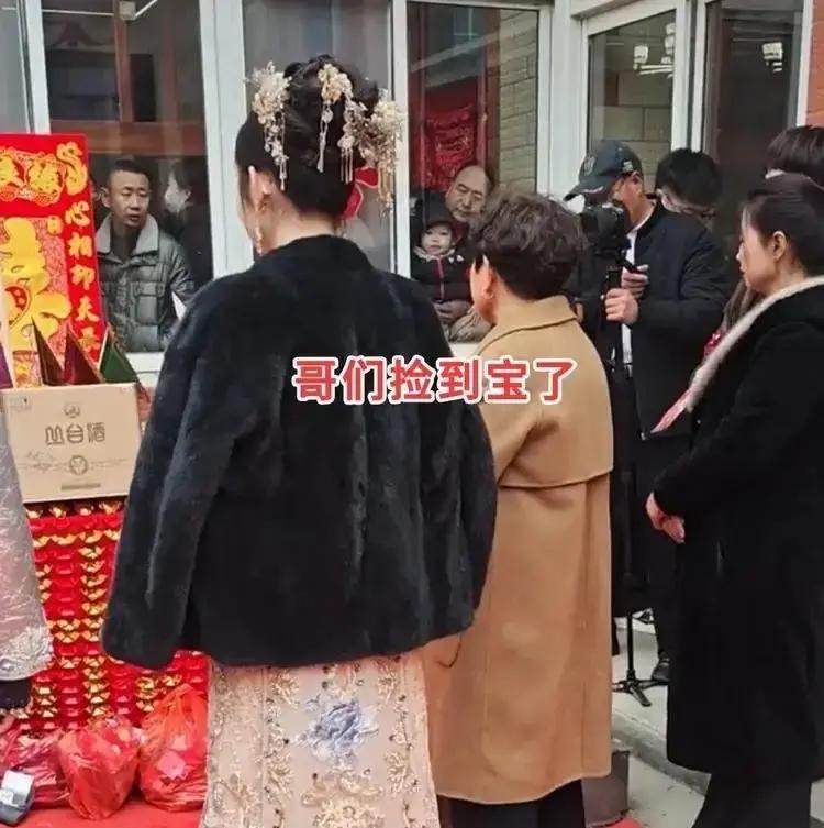 邯郸25岁小伙娶40岁贵州二婚女，女方陪嫁别墅加卡宴再加80万黄金，这组合听着像