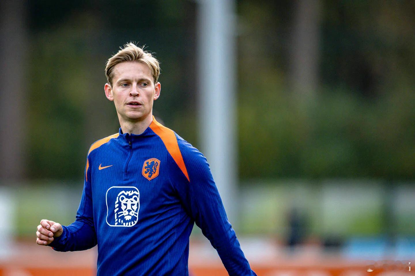 科曼如今常用的阵型是4231，荷兰队后卫线个个都是精兵强将，二阵都很强，阿森纳的