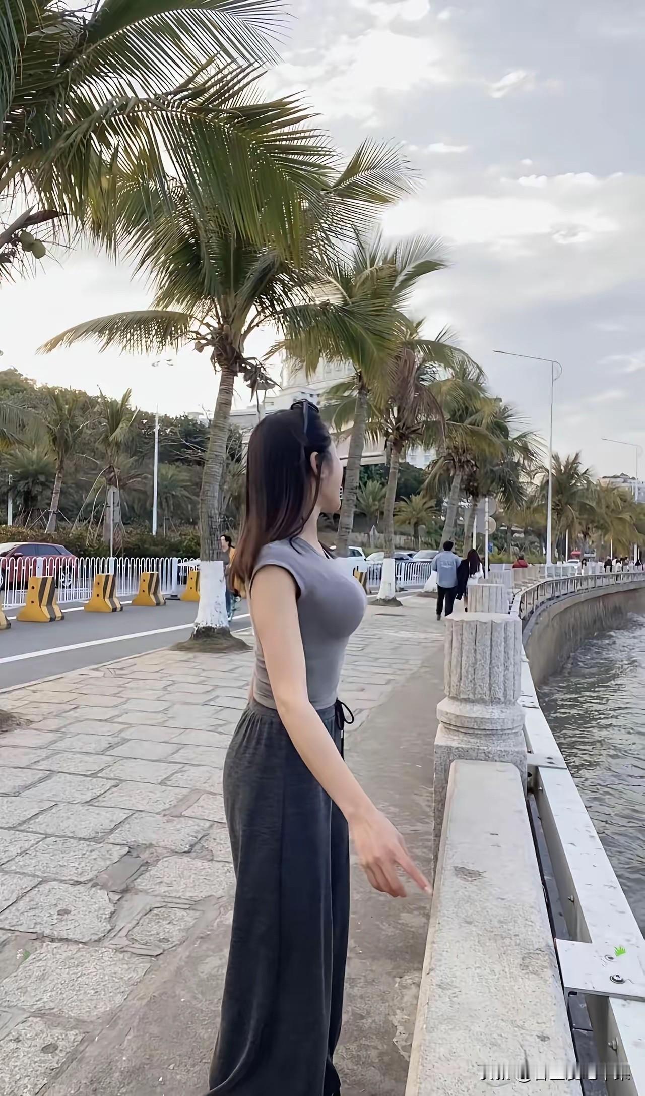 这身材脸已经不重要了吧？