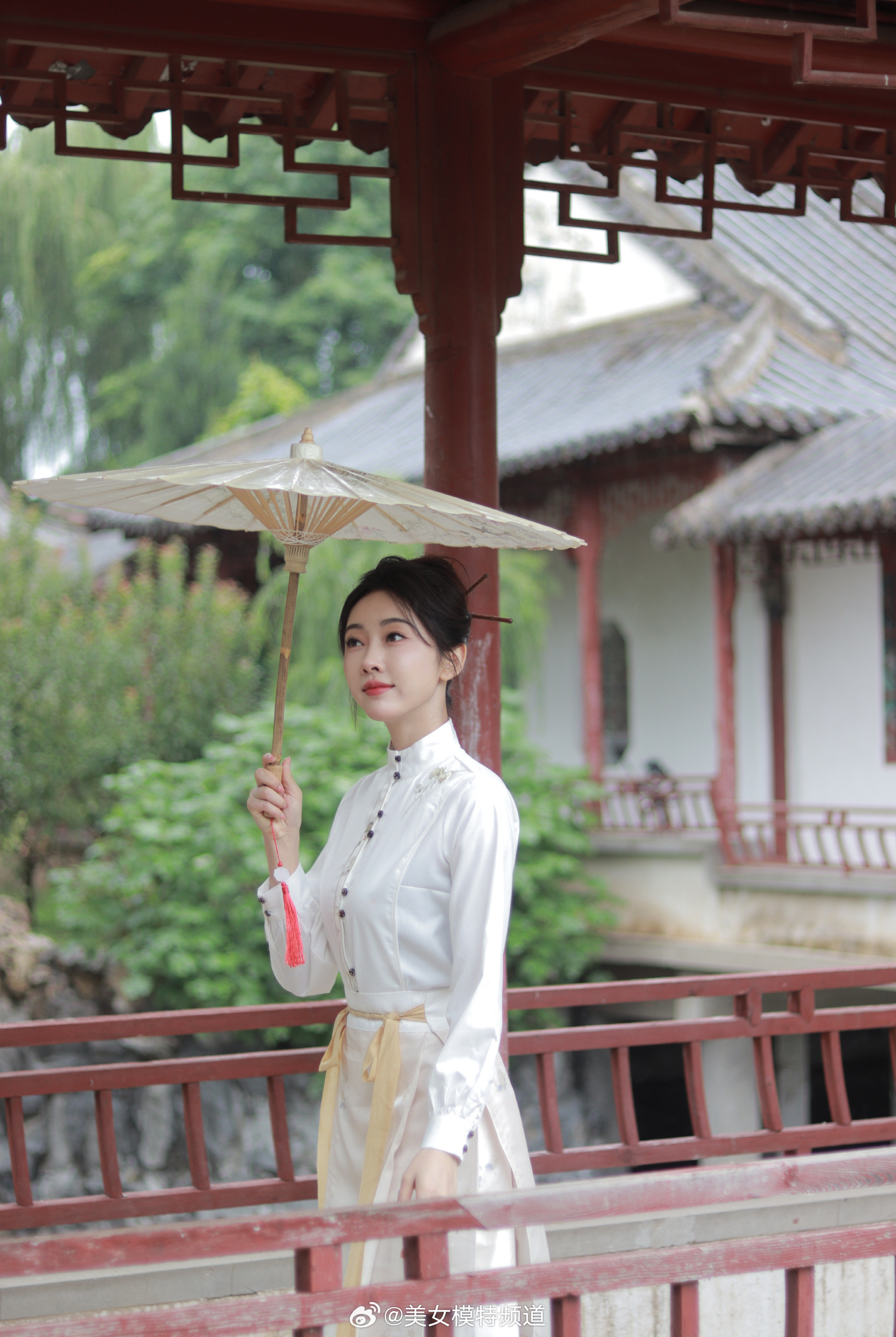 宣璐国风撑伞写真大片