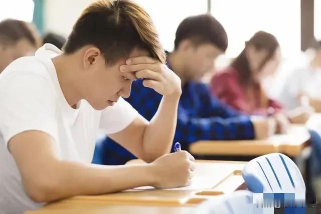 如何正确地选择大学专业？名校生与普通考生，推荐专业的逻辑是完全不同的。这