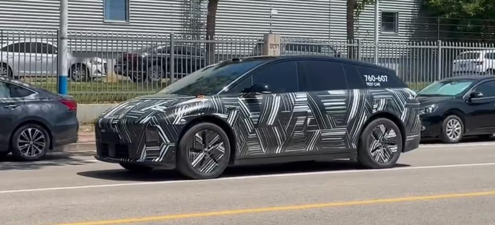 理想i6续航公布了，纯电五座SUV，有两驱和四驱版本。四驱申报的是660km，两