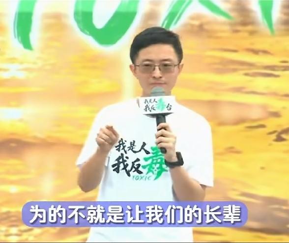 侯汉廷凯道开第一枪，赖清德吃狗粮比关心食安还快，这个党该下架了凯道站满了人。