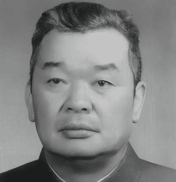 1958年3月，毛泽东把阎红彦叫到身边，向他公开道歉，说：“阎红彦同志，很对不起