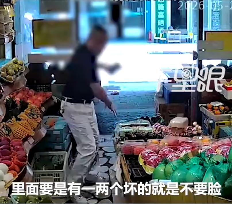男子购买樱桃吃了三天后，拿着剩下的坏果进店索赔，且蛮横打砸！前不久，湖北武汉一