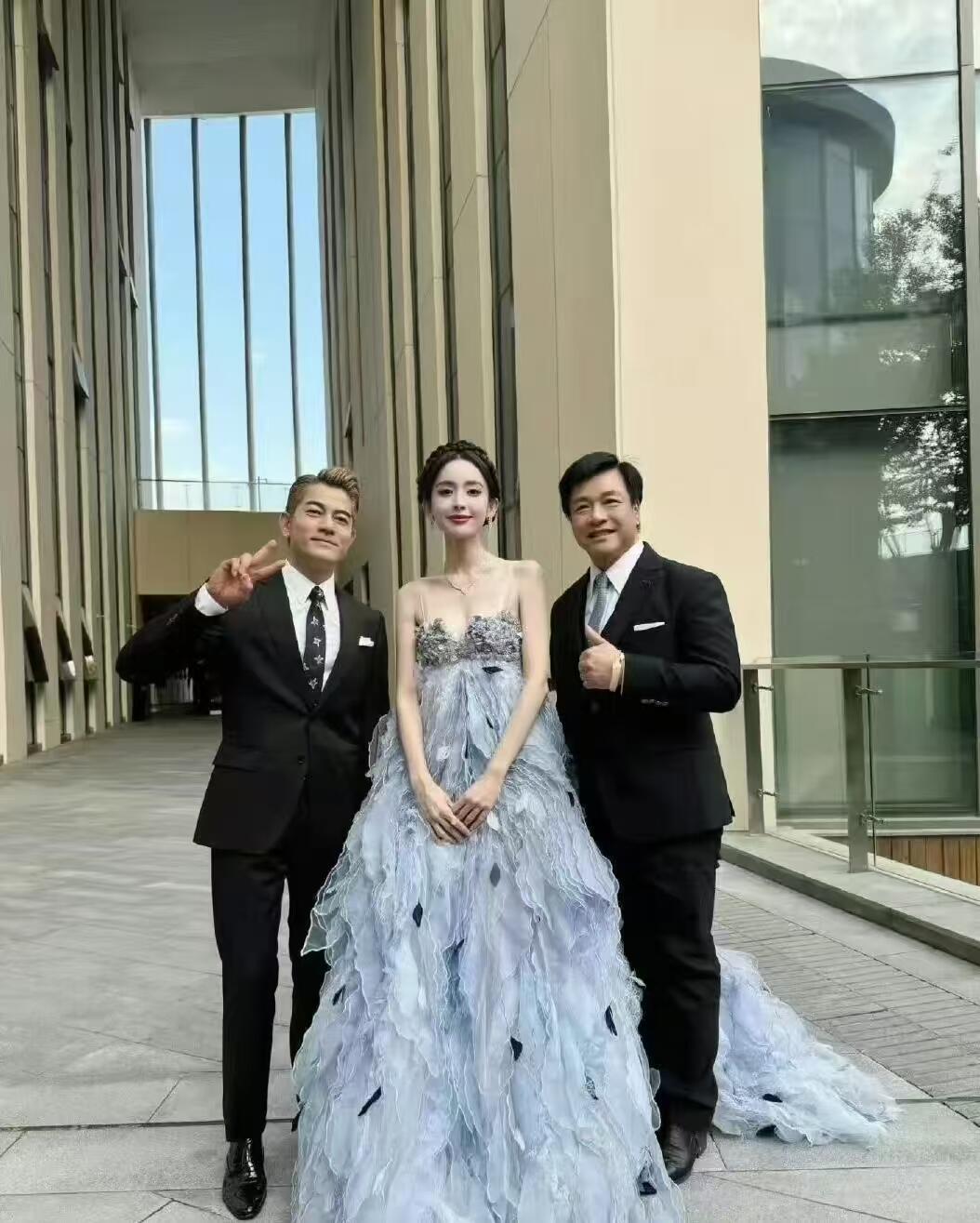 我去，娜扎和郭富城合照的脸没人说嘛​​​