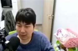 杰出哥：雕哥邀请我吃大锅饭嘛（弹幕）我去问雕哥了，雕哥说人满了，我每届都问雕哥，