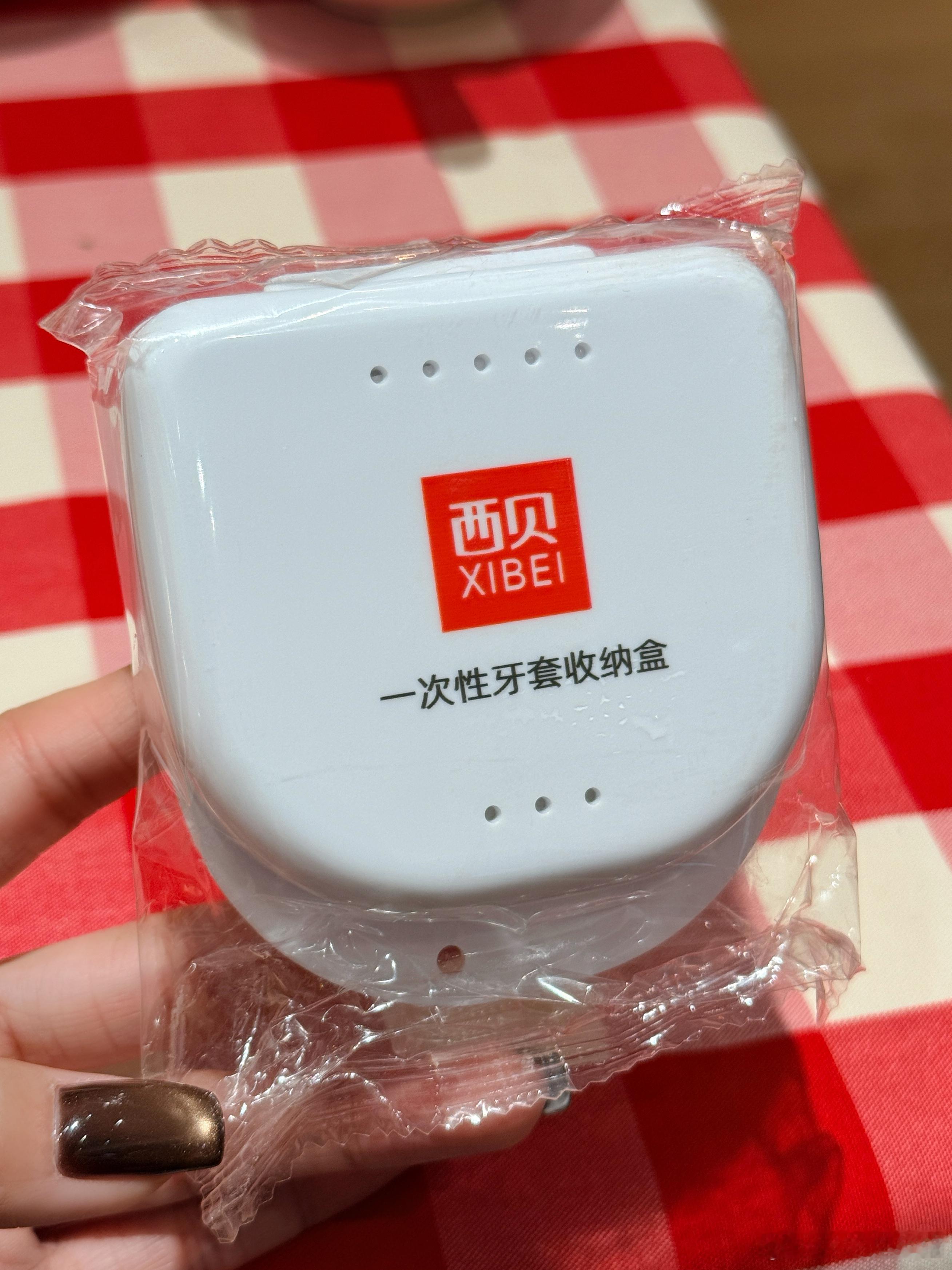 商场餐厅几乎都在排队,我又快饿疯了,就选择了西贝。这回西贝真是惊到我了,服务员看