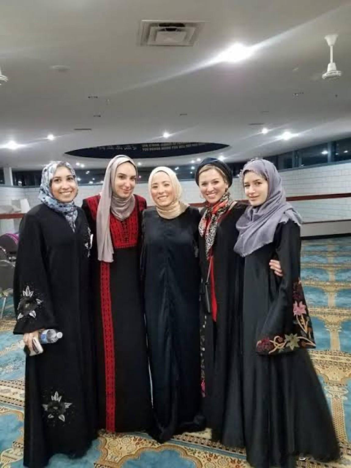 一位伊斯兰教授在社交媒体上发出感叹，指世界上没有哪个宗教像伊斯兰教那样珍视和爱护