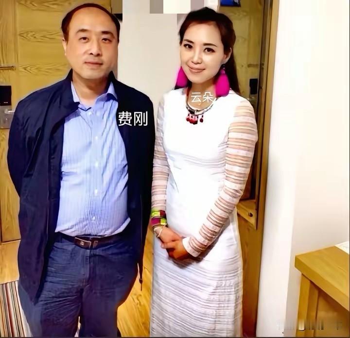 云朵为什么突然发展不如从前了呢?谢春芳极致双标，人品彻底暴露今天我们来聊聊