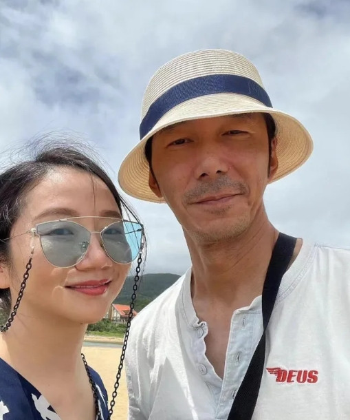 我本来不理解李李仁娶谁不好，偏偏要娶陶晶莹直到看到他们俩最近的合照，一下子我