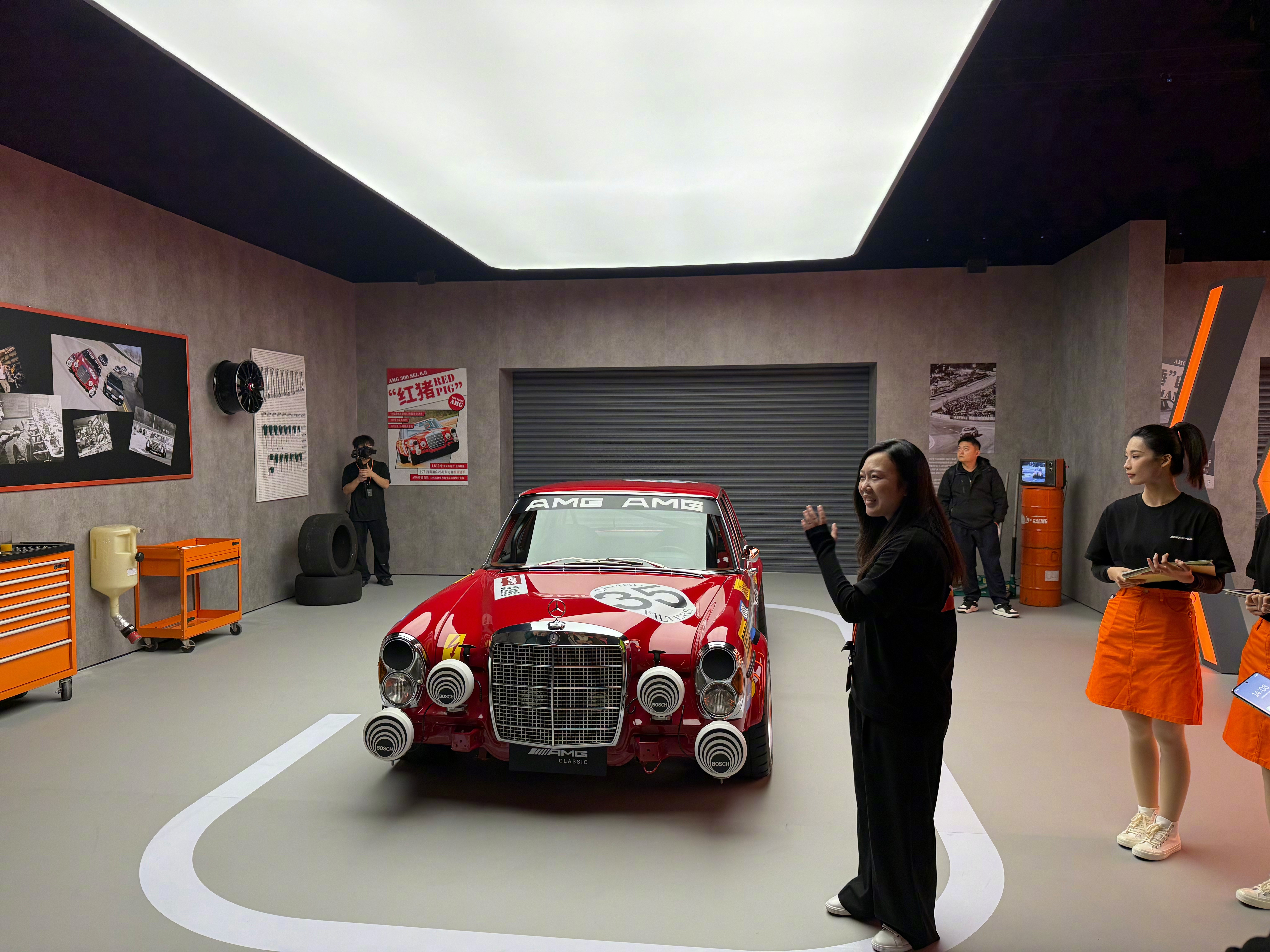 广州车展的前一天，来参加梅赛德斯-奔驰XX科技创新日。奔驰用4款传奇经典的AMG