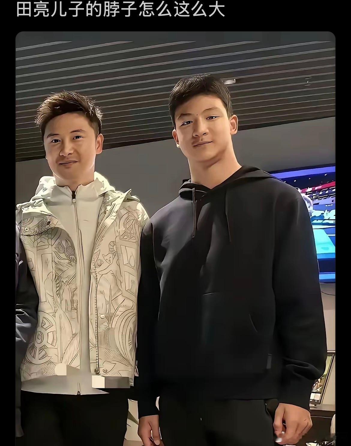 田亮儿子的脖子怎么这么大啊不会是生病了吧​​​