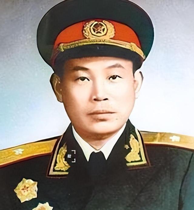 1950年，志愿军缴获了3000条毛毯，89师政委王直却下令全部剪碎，战士们不理
