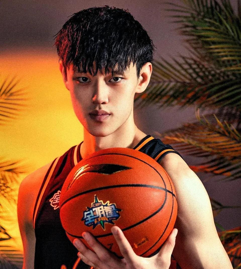跳出舒适圈！曾凡博加盟NBA篮网，成为男篮第三位现役球员，在男篮亚洲杯，郭士强杀