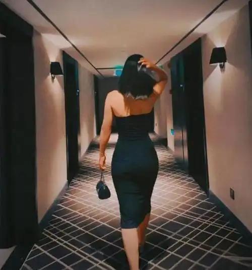 贵州毕节，女子经人介绍为一男子提供有偿陪侍，过程中，多收了男子2000元，与男子