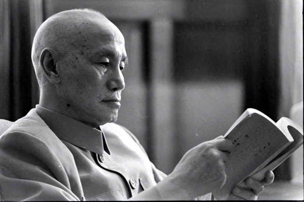 毛主席评价蒋介石：他手下有三大悍将，重用一位都不会败得这么惨【1948年12月