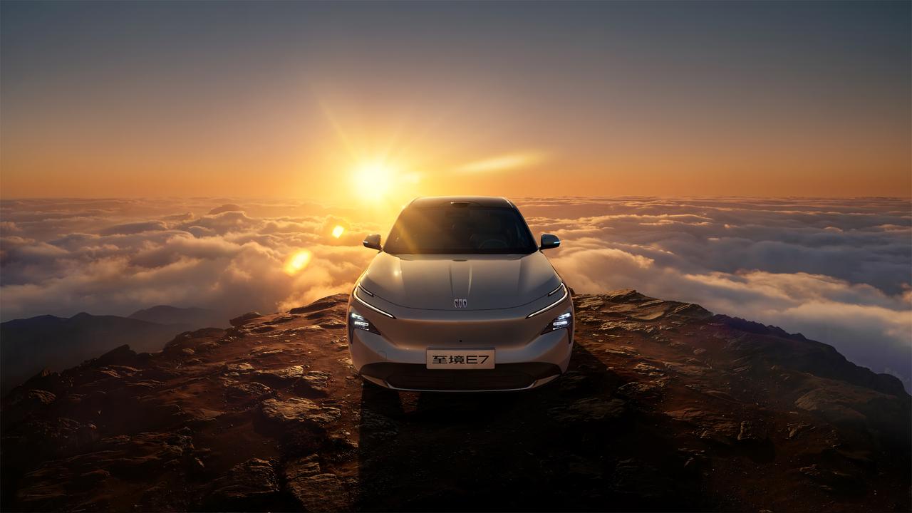 谁的胆子那么大！别克至境E7内饰遭泄密前段时间，别克公布了至境旗下第二款车型：