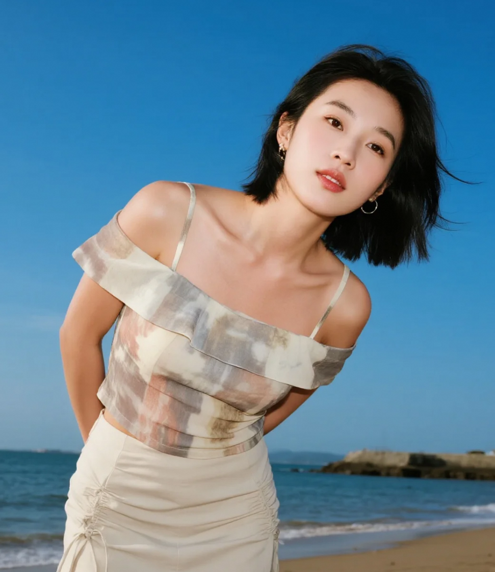 这腰臀比，沙滩上直接封神！