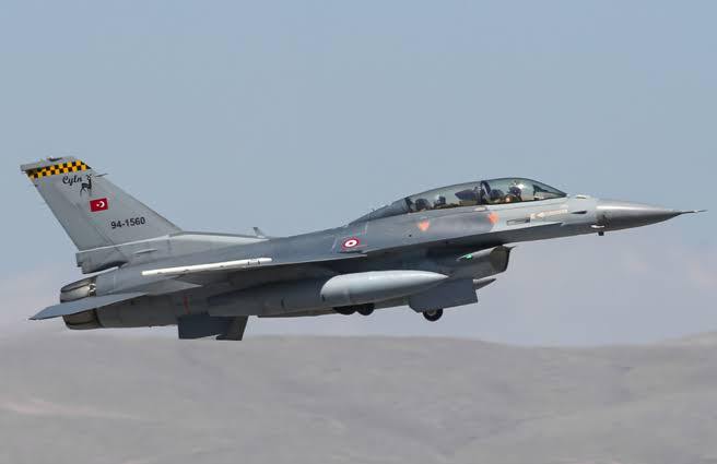 土耳其军机首次踏上波罗的海。这是F-16在爱沙尼亚上空的新航线，也是该国在俄罗斯