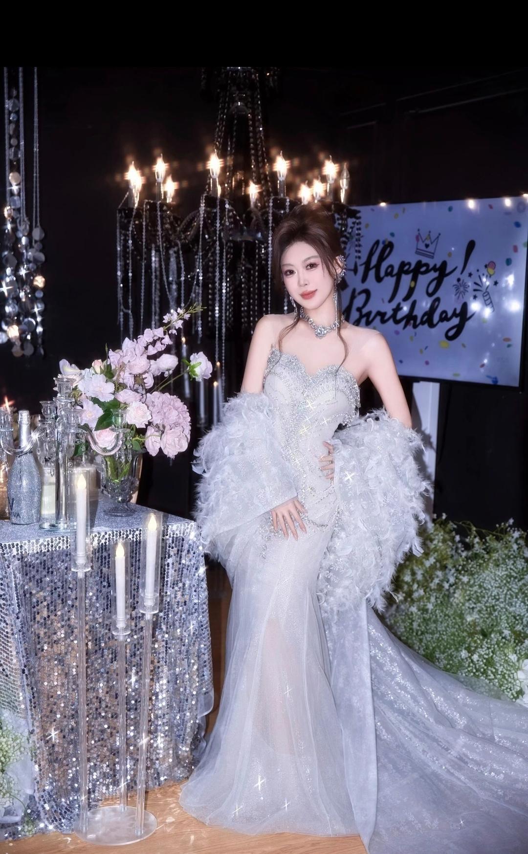 美艳动人，美女